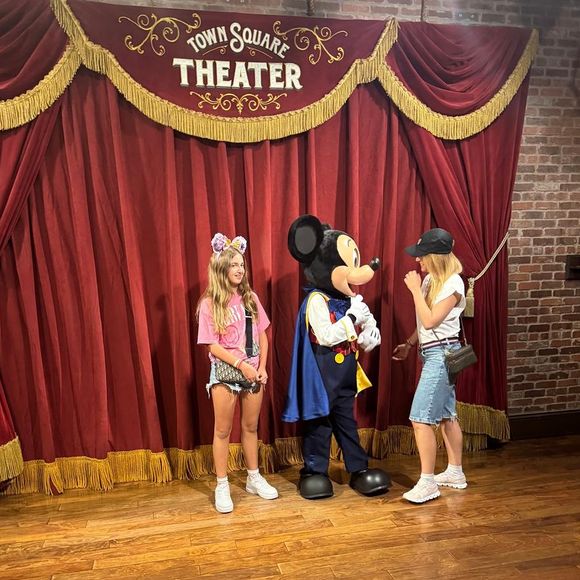 Eva apareceu do tamanho de Angélica em um clique com a loira e ganhou muitos elogios de internautas