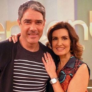 Exatos 10 anos após anunciarem o divórcio, William Bonner e Fátima Bernardes surpreenderam os fãs com uma novidade: o jornalista será o primeiro convidado da nova temporada do 'Cá Entre Nós'