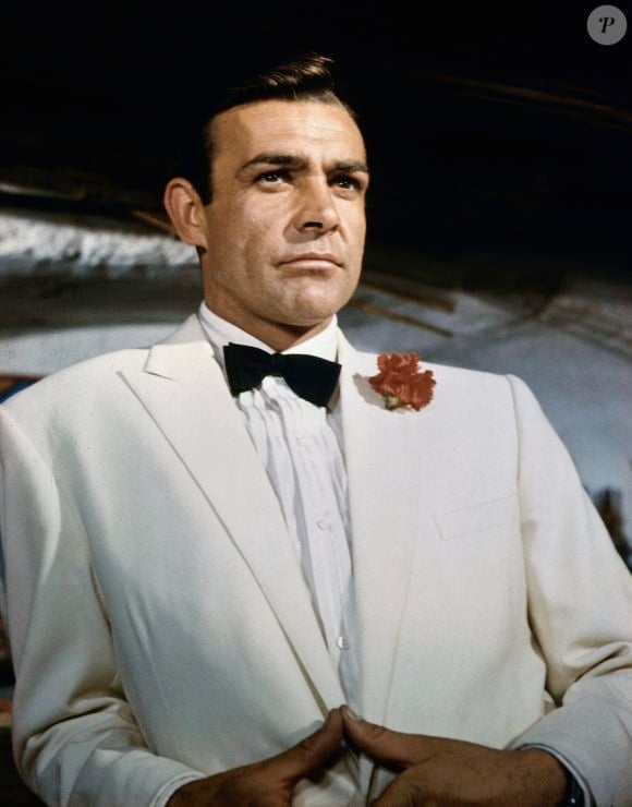 O ator escocês Sean Connery usou parte da fortuna conquistada como James Bond para apoiar oportunidades educacionais para jovens de seu país