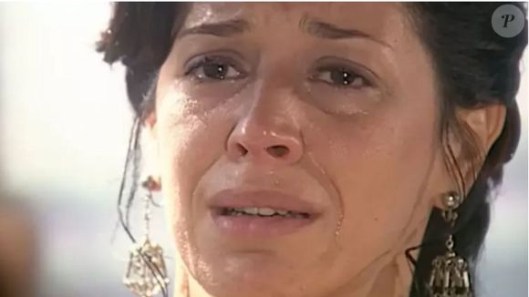 Hortência (Claudia Raia) planeja vender sua antiga casa e os negócios deixados pelo marido.