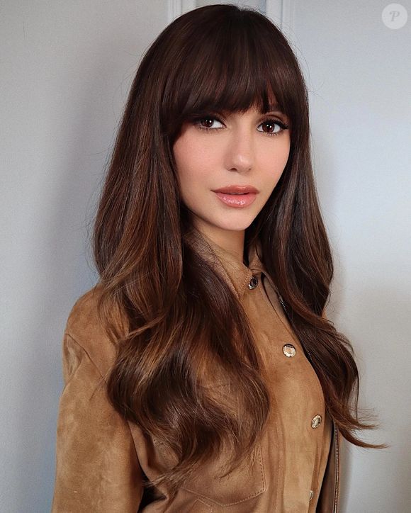 Tons de chocolate, como de Nina Dobrev, são a aposta certeira para os cabelos durante o inverno