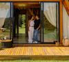 Cabana de Bruno Gissoni e Yanna Lavigne: em 2025 que o projeto ganhou forma completa, com a inauguração, que hoje também funciona como empreendimento.