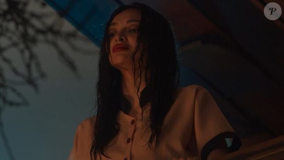 Na trama, uma jovem é contratada como empregada de uma casa, mas se vê envolvida em conspirações perigosas