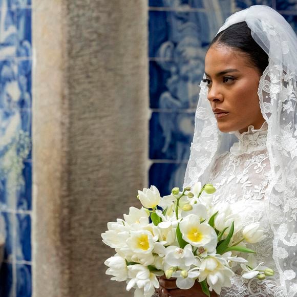 Maria de Fátima (Bella Campos) pronta para casar com Afonso (Humberto Carrão) na novela 'Vale Tudo'