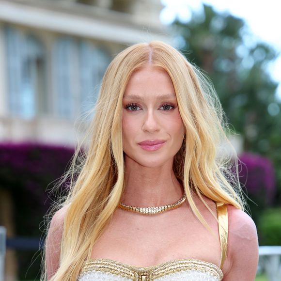 O que tem no kit de emergência de beleza de Marina Ruy Barbosa? 'Uso produtos multifuncionais, como o bastão 3 em 1 da Ollie, sérum reparador de cutículas, lip balm, porque os lábios ressecam muito, e óleo capilar', conta a atriz