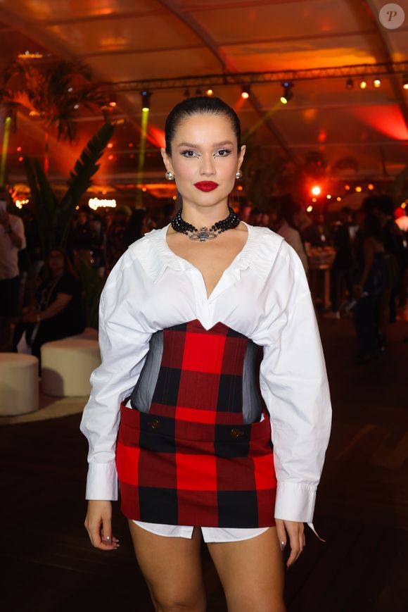 Juliette também garantiu que o segredo da boca grande é um acidente de infância, quando tomou uma pedrada