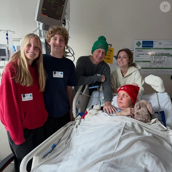 Lori Coble passou por duas cirurgias para remover o tumor. A segunda a fez perder o controle do lado esquerdo do corpo