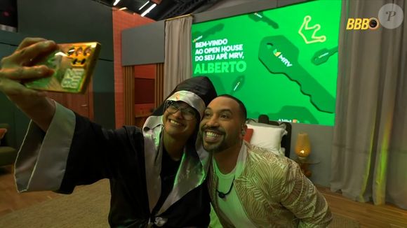 Milena também se recusou a tirar foto em grupo e pediu uma selfie com Gil do Vigor do BBB 26