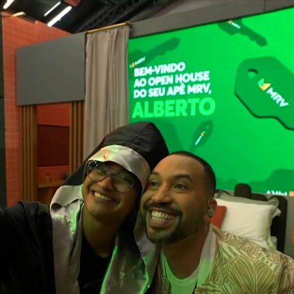 Milena também se recusou a tirar foto em grupo e pediu uma selfie com Gil do Vigor do BBB 26