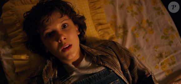 Na época com 13 anos, Millie Bobby Brown surgiu com um cabelo um pouco maior