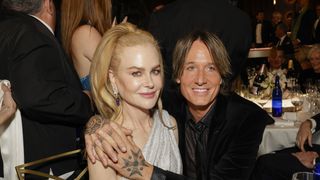 'Em choque e sente traída': como está Nicole Kidman após terminar casamento de 19 anos com Karl Urban e 'lutar para salvá-lo'?