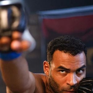 ‘Fúria’ é a nova série brasileira da Netflix que mistura MMA, ação, crime e suspense. A produção tem seis episódios e é protagonizada por Vinicius Neri