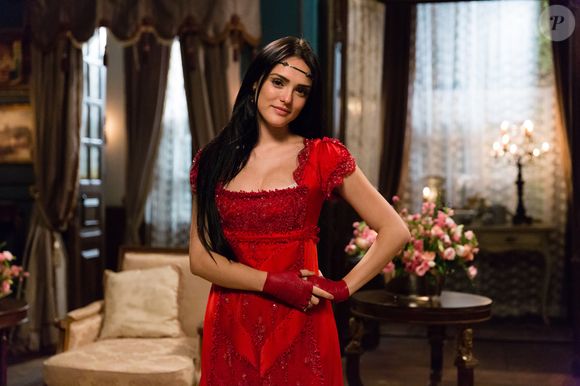 Isabelle Drummond atuou em quase 20 trabalhos só na Globo, como 'Novo Mundo' (2017)