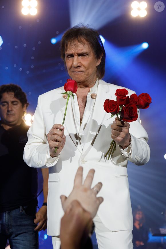 Show grátis de Roberto Carlos em Duque de Caxias acontece na Arena da Baixada. Há vendas de ingressos apenas para camarote