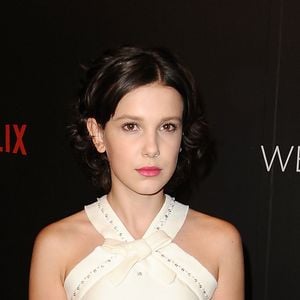 Millie Bobby Brown no começo da fama usava roupas com design mais simples e clássico no começo da adolescência
