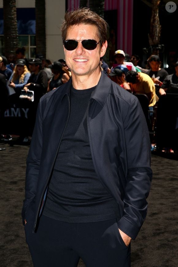 Tom Cruise se afastou da filha por ela ser 'supressiva' na cientologia, afirma site americano