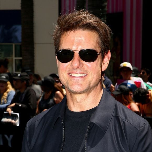 Tom Cruise se afastou da filha por ela ser 'supressiva' na cientologia, afirma site americano