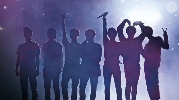 'BTS BREAK THE SILENCE: THE MOVIE': durante uma longa turnê mundial, o grupo divide os bastidores da vida na estrada e revela emoções, desafios pessoais e reflexões sobre a própria trajetória