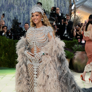 Beyoncé para tudo no Met Gala 2026 com visual de impacto após 10 anos