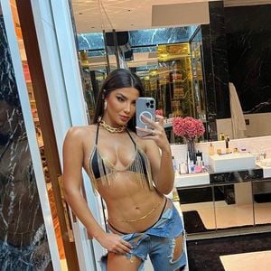 Questionada sobre outras intervenções, a influenciadora foi categórica ao negar lentes de contato dentais e implantes de silicone.