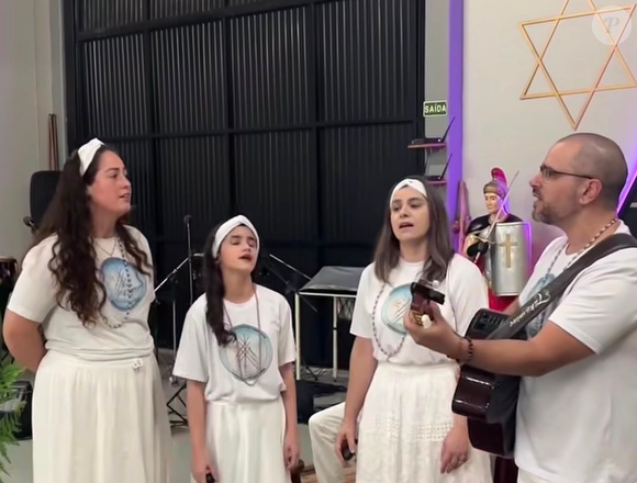'Sou de Nanã' é interpretada pela Banda Mensageiros de Aruanda, grupo da cidade de Lajeado, no Rio Grande do Sul, que tem sua trajetória profundamente ligada à espiritualidade e à vivência na Umbanda.