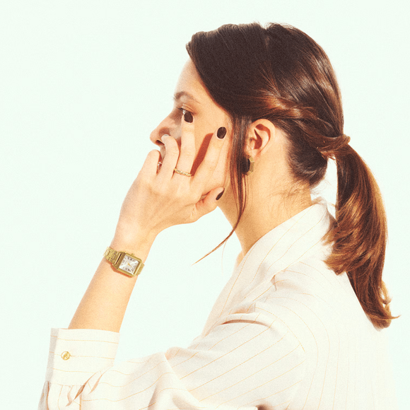 Inspirado no icônico relógio de Lady Di, modelo clássico ganha versão acessível e vira desejo entre mulheres que valorizam elegância atemporal