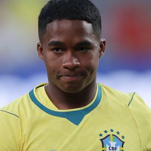 Endrick vai jogar? O vendedor que viralizou ao prever a estreia do Brasil acredita que o atacante marcará contra o Haiti e ainda receberá cartão amarelo na comemoração