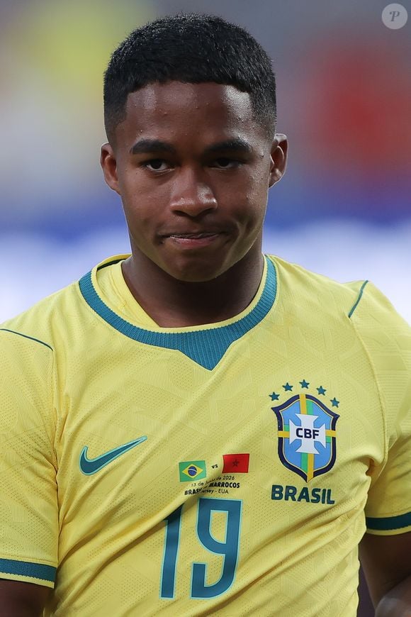 Endrick vai jogar? O vendedor que viralizou ao prever a estreia do Brasil acredita que o atacante marcará contra o Haiti e ainda receberá cartão amarelo na comemoração