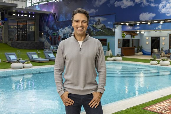 Tadeu Schmidt causou euforia nas redes sociais após citar ‘Bridgerton’, da Netflix, no discurso de eliminação do terceiro Paredão do ‘BBB 26’
