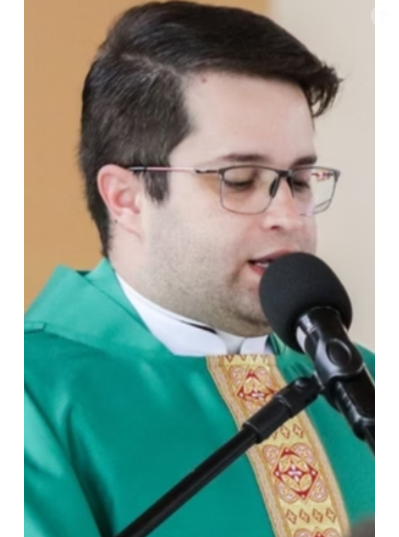 O padre Danilo César foi acusado de intolerância religiosa contra Preta Gil ao comentar a morte da cantora: religioso questionou se orixás haviam ressuscitado a cantora