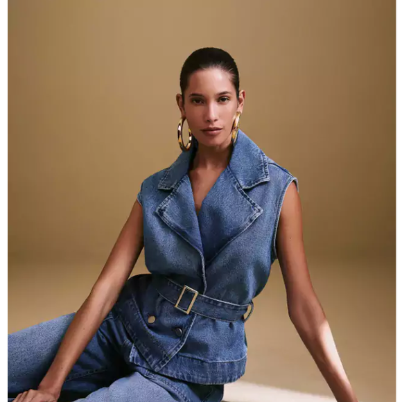 Rafaella Justus usou o Colete Heloisa, jeans azul médio da Les Cloches.