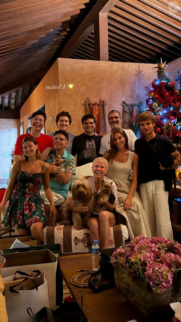Natal dos famosos: Sasha Meneghel e o marido, João Lucas, celebram data com Xuxa e família