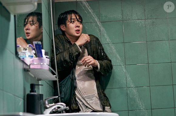 'A Killer Paradox': após matar alguém acidentalmente em legítima defesa, Lee Tang descobre que consegue identificar pessoas perversas e passa a usar isso como justificativa para cometer assassinatos