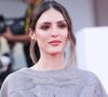 Não por acaso, traços associados a famosas como Bruna Marquezine, Marina Ruy Barbosa e Isabelle Drummond passaram a servir de inspiração por reunirem equilíbrio, suavidade e naturalidade.