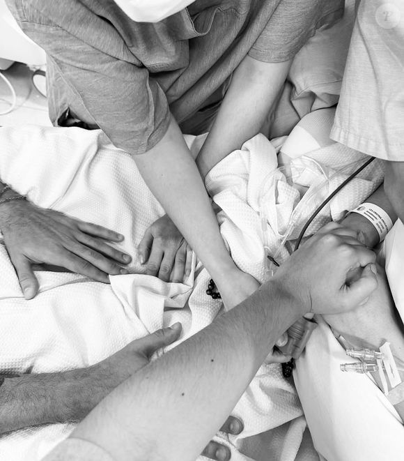 Anúncio da morte da filha de Lexa gerou comoção nas redes sociais e entre internautas