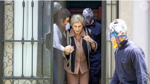 Josefa (Arlete Salles) e Gerluce (Sophie Charlotte) viram reféns em assalto na novela 'Três Graças' na semana de 15 a 20 de dezembro