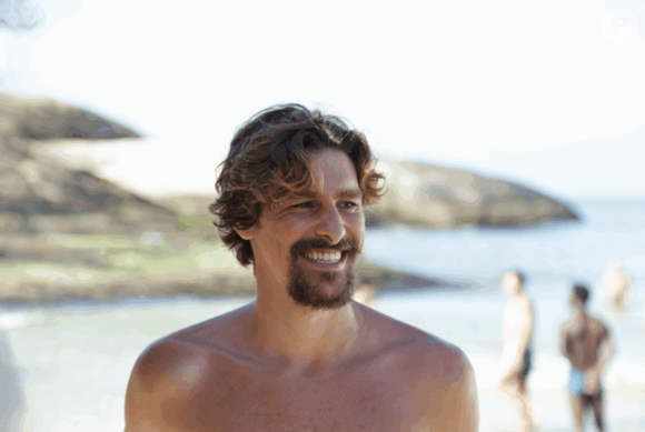 Bruno Montaleone em cena como Marco de Maria em ‘Homem com H’