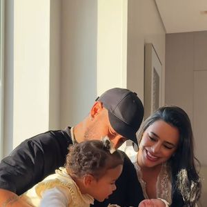 Duas semanas após o nascimento da filha, Bruna Biancardi mostrou seu rostinho mais uma vez