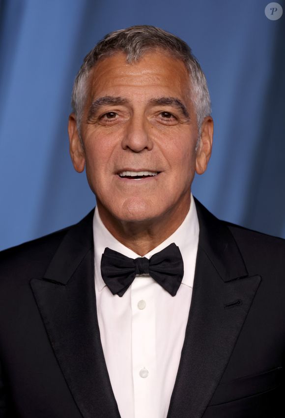 Eleito pela revista TIME como um dos 100 livros essenciais, “In Love” ganha vida nas telas com Clooney e Bening em atuações que prometem emocionar o mundo