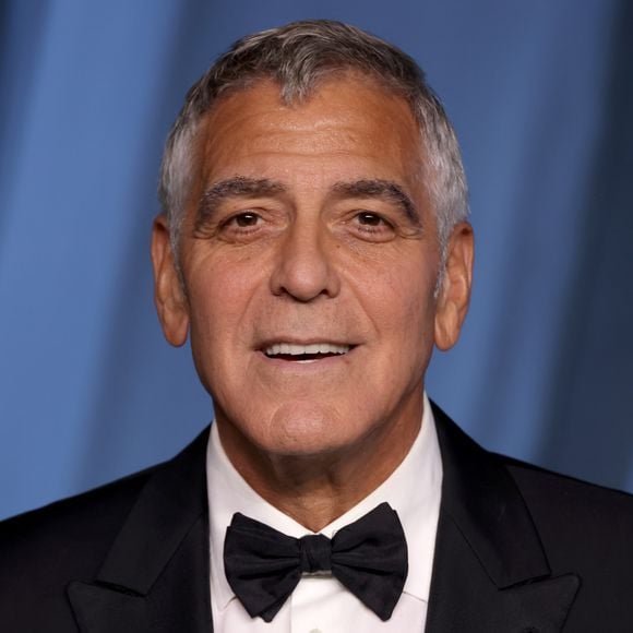 Eleito pela revista TIME como um dos 100 livros essenciais, “In Love” ganha vida nas telas com Clooney e Bening em atuações que prometem emocionar o mundo