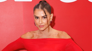 Novo namorado de Deborah Secco já viveu romance com colega da atriz, tocou em banda cristã e emplacou hit mundial. Saiba quem é!