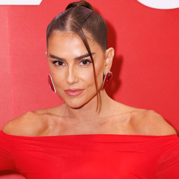 Novo namorado de Deborah Secco já viveu romance com colega da atriz, tocou em banda cristã e emplacou hit mundial. Saiba quem é!