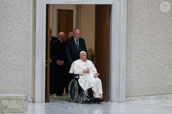 O Papa Francisco chegou a ficar internado no mês passado, com pneumonia bilateral no Hospital Gemelli, em Roma.