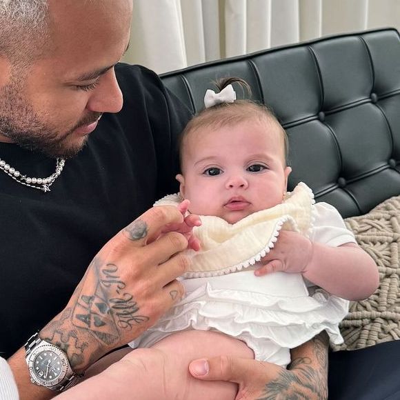 Filha caçula de Neymar, Helena tem 5 meses