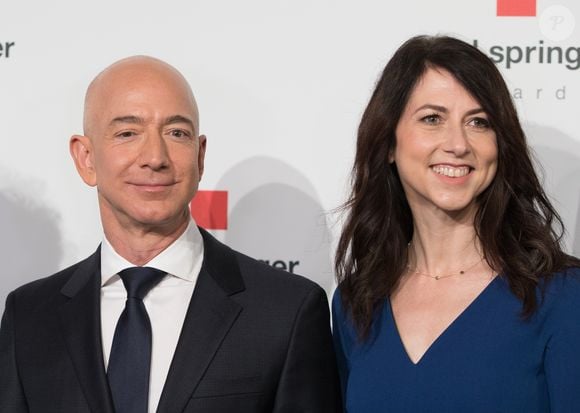Jeff Bezos deixou 25% das ações da Amazon que pertenciam ao casal para Mackenzie Scott, o que representava 4% do valor total