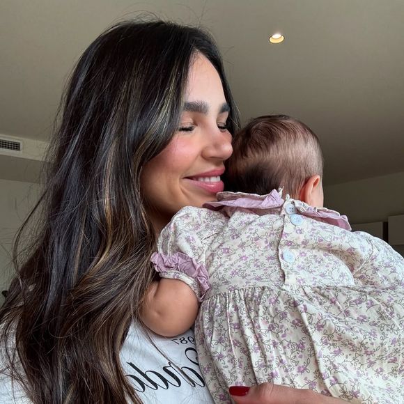 Namorada de João Mendes, Giovanna Buscacio compartilha momento com a filha Teresa