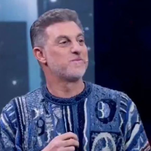 Ao anunciar Luan Pereira no 'Dança', Luciano Huck disse que o cantor 'Tem ‘dado’ muito trabalho pra produção'
