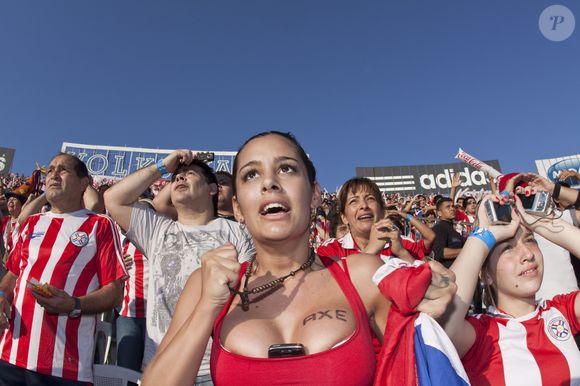 Foto de Larissa Riquelme na Copa se tornou tão icônica que pode ser vista no Museu del Barro, em Assunção
