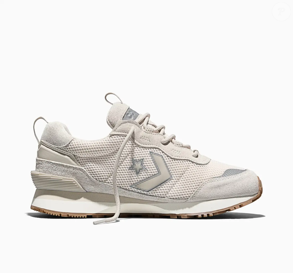 Novo tênis da Converse lembra modelos da New Balance e conquista espaço entre as fashionistas com proposta prática e elegante
