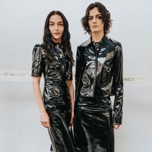 Cabelos com ondas naturais se destacaram nas semana de modas